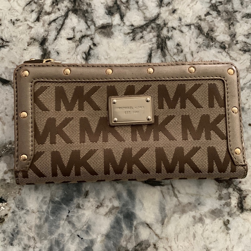 Michael Kors Large Wallet. Good Condition. - image 1